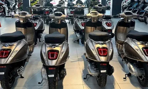 Vừa về đại lý lô xe tay ga Ý màu độc lạ giá ưu đãi, ngập công nghệ: Chìa thông minh mở cốp từ xa như ô tô