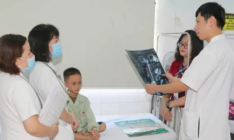 Kịp thời cứu sống cháu bé 6 tuổi mắc dị dạng mạch máu phổi hiếm gặp