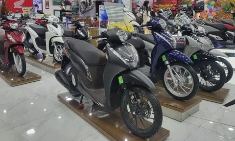 Xe máy Honda khuyến mại lớn: Tặng cả điện thoại, tai nghe, một mẫu xe tay ga nhận ưu đãi chưa từng có