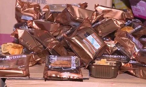 Gần 4.000 bánh Trung thu ngoại nhập “không giấy tờ” bị bắt ngay giữa phố Hà Nội: Ông chủ SN 1980 khai sự thật bất ngờ