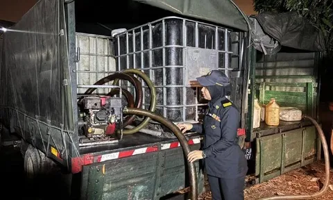 Đột kích một bến tàu lúc 3 giờ sáng, công an triệt phá đường dây buôn lậu dầu diesel trị giá hơn 10 tỷ đồng, tịch thu 47.000 lít nhiên liệu không giấy phép