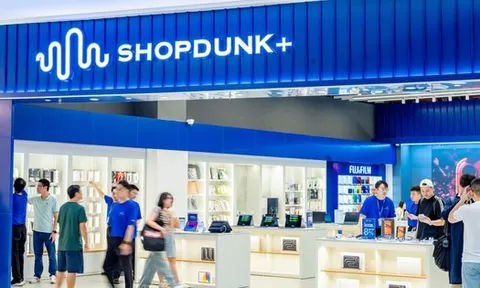 ShopDunk lần đầu mở không gian trải nghiệm bên trong TTTM
