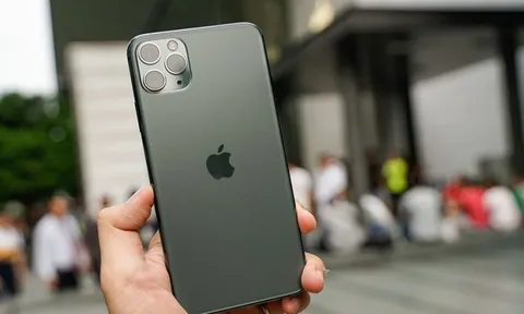 Thêm 1 chiếc iPhone Pro Max trở thành "đồ cổ"