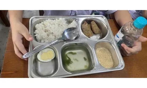 Bữa ăn 25.000 đồng gây xôn xao: Hiệu trưởng lên tiếng xin lỗi