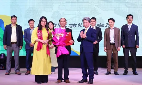 Người thầy kính yêu: Vững tay chèo trên đại dương tri thức