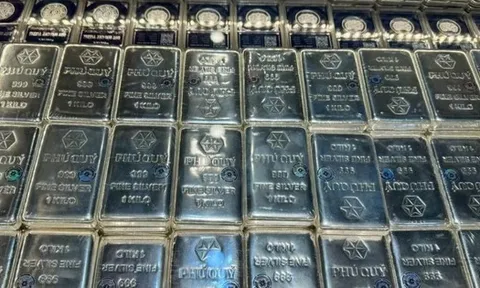 Giá bạc giữ mức trên 51 triệu đồng/kg
