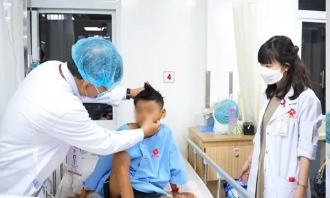 Hành trình "chiến đấu" ung thư máu của cậu bé 11 tuổi