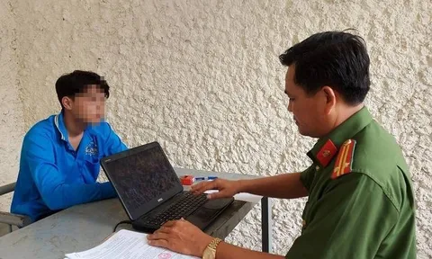 Bắt đối tượng lừa chuyển khoản rồi cướp tiền mặt ở tiệm vàng