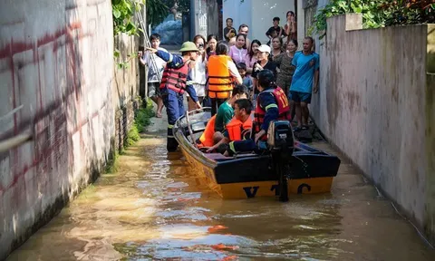Hà Nội khẩn trương tăng cường nước sạch và an toàn thực phẩm sau mưa lũ