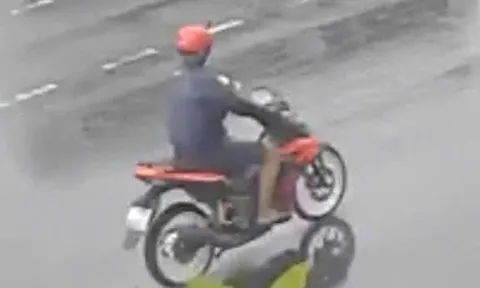 Sợ vợ la mắng do ăn chơi với bạn bè hết tiền lương, 9X đi cướp điện thoại