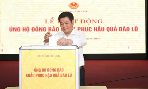 Bộ Công Thương quyên góp gần 1 tỷ đồng ủng hộ đồng bào khắc phục hậu quả bão lũ