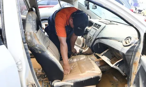 Xe ngâm lũ 3 ngày đặc kín bùn đất, nằm la liệt ở Thái Nguyên: Cứu hộ căng mình giải cứu
