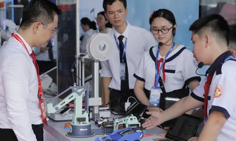 "Chạm" vào công nghệ, nuôi dưỡng đam mê số