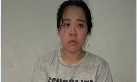 Hành vi mờ ám của người phụ nữ trong phòng của vợ chồng hàng xóm