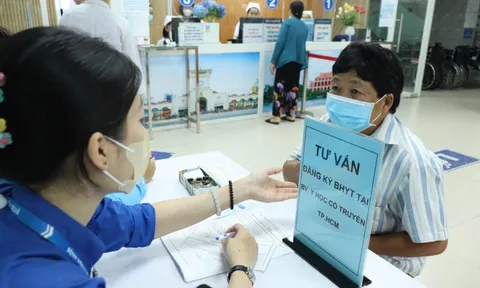 Gọi đường dây nóng nếu bị yêu cầu đóng phí đổi nơi khám BHYT