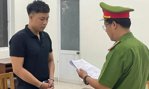 Bắt khẩn cấp đối tượng giả danh công an chặn xe, ép nữ sinh 18 tuổi đi nhậu rồi đưa vào khách sạn
