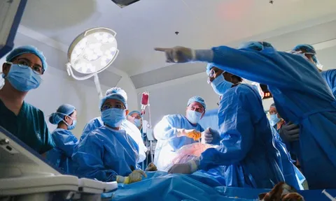 CLIP: 80 phút nghẹt thở mổ tim thai nhi ngay trong bụng mẹ ở Bệnh viện Từ Dũ