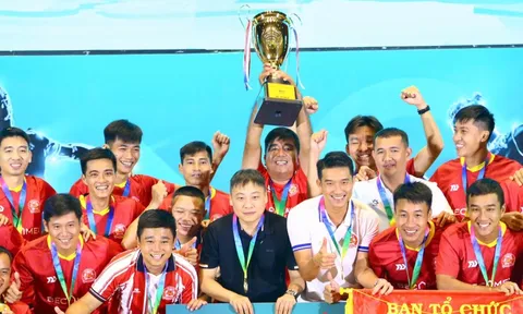 CLB Công an TP HCM vô địch giải bóng đá phong trào sân 11 lớn nhất Việt Nam