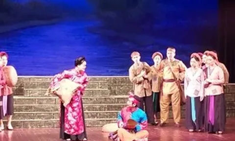 Vắng bóng hiện thực sống động trên sàn diễn