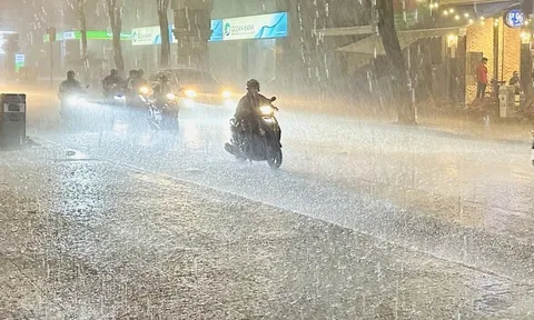 2 đợt mưa lớn, kéo dài tại các tỉnh từ Hà Tĩnh đến Quảng Ngãi