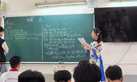 Những nội dung nào giáo viên phải dạy miễn phí cho học sinh?