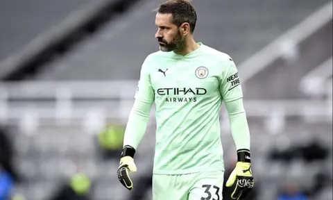 Thủ môn "việc nhẹ lương cao" Scott Carson giải nghệ ở tuổi 40