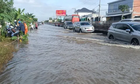 Quốc lộ 1 qua Cần Thơ ngập sâu gần 1 mét: Bố trí nhân sự trực hướng dẫn giao thông