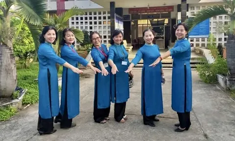 Những cô giáo TP HCM bền bỉ chở sách lên non