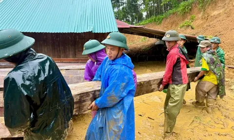 Bộ đội Biên phòng Đà Nẵng sát cánh cùng nhân dân vượt qua mưa lũ