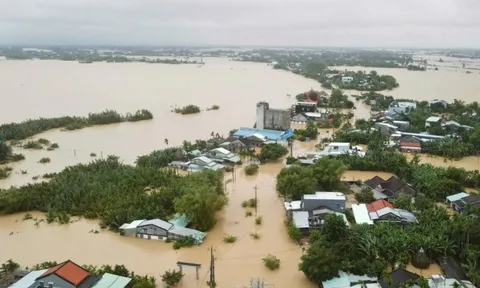 Đà Nẵng: Nước lũ dâng cao cô lập 10 xã, phường, sơ tán 15.886 người