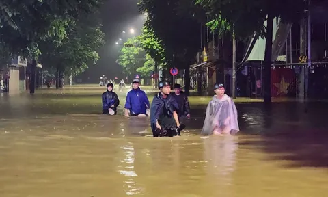 Mưa lũ gây thiệt hại nặng từ Huế đến Quảng Ngãi