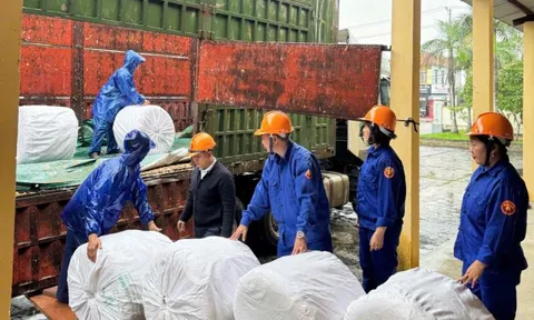 Xuất cấp hàng dự trữ quốc gia hỗ trợ Huế khắc phục hậu quả mưa lũ