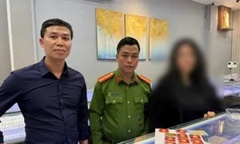 Công an 'rởm' lừa nữ sinh mang vàng đi bán