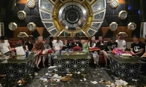 Phát hiện ổ 'bay lắc' trong quán karaoke, 24 đối tượng dương tính với ma túy