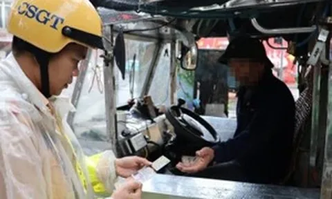 Hà Nội xử lý xe tự chế, chở hàng hoá cồng kềnh mất an toàn giao thông