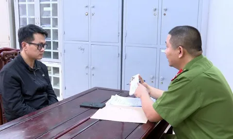 Bắt gã trai dựng kế hoạch cướp giật tài sản của các cửa hàng bán điện thoại