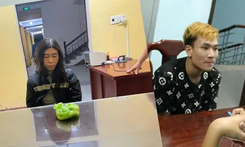 Vừa giúp dân chống lũ, vừa giữ bình yên phố phường