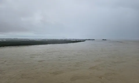 Đà Nẵng tiếp tục mưa lớn, lũ đang lên nhanh, cảnh ngập trên diện rộng