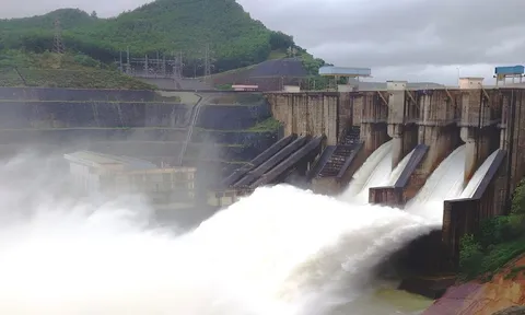 Siết chặt vận hành hồ thủy điện, bảo đảm an toàn hạ du trước mưa lũ kéo dài