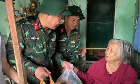 Thắm tình quân dân nơi vùng lũ Quế Phước, Đà Nẵng