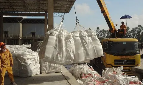 Hàng trăm nghìn tấn hàng của Việt Nam ồ ạt tràn sang Lào với giá đắt đỏ: Thuế xuất khẩu 5%, nước ta là ông trùm khu vực ASEAN