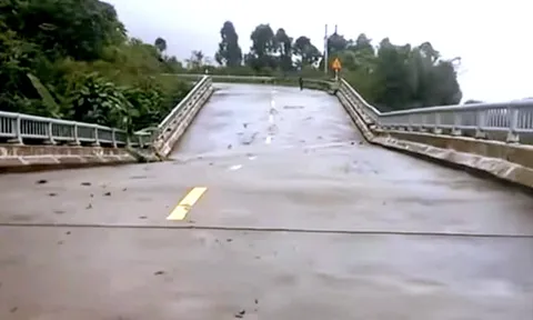 Công bố tình huống khẩn cấp thiên tai gây hư hỏng cầu trên đường Hồ Chí Minh