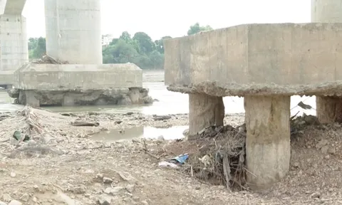 Cầu Sông Lô xuống cấp nghiêm trọng, Bộ Xây dựng yêu cầu kiểm định chất lượng công trình