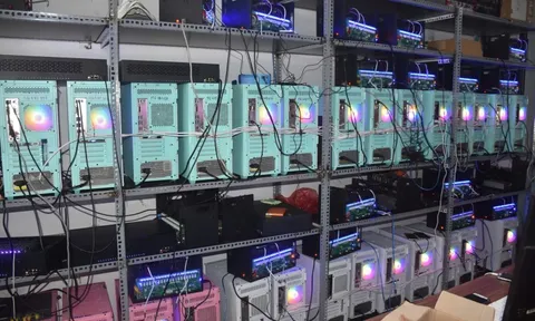 Đột kích "trang trại" 2.000 điện thoại ở Đà Nẵng: Chuyên "nuôi" tài khoản Zalo, Tinder ảo để phục vụ lừa đảo Campuchia