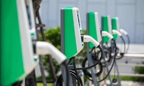 Infographic: Hạ tầng sạc pin ngày một vững mạnh, người Việt đã có thể an tâm mua xe điện