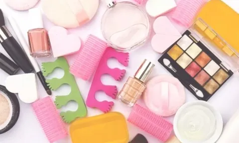 Nhận được tin báo, cảnh sát đột kích 1 kho hàng, tịch thu lượng lớn dầu gội giả Sunsilk, Dove, Head & Shoulders, Pantene... đang chuẩn bị tuồn ra thị trường