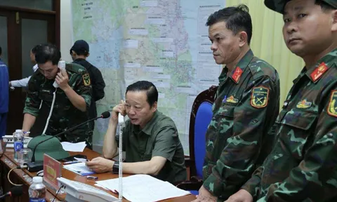 Phó Thủ tướng Trần Hồng Hà kiểm tra, rà soát công tác ứng phó ngay trước khi bão số 13 đổ bộ