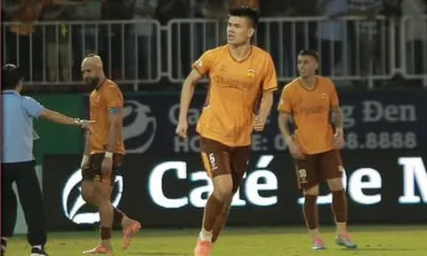 Trung vệ cao 1,96 m giúp Hoàng Anh Gia Lai thoát thua trên sân nhà