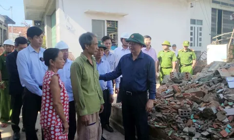 Phó Thủ tướng Hồ Quốc Dũng thăm, tặng quà người dân Gia Lai bị ảnh hưởng do bão số 13