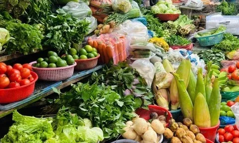 Giá rau xanh tại TP.HCM tăng vọt